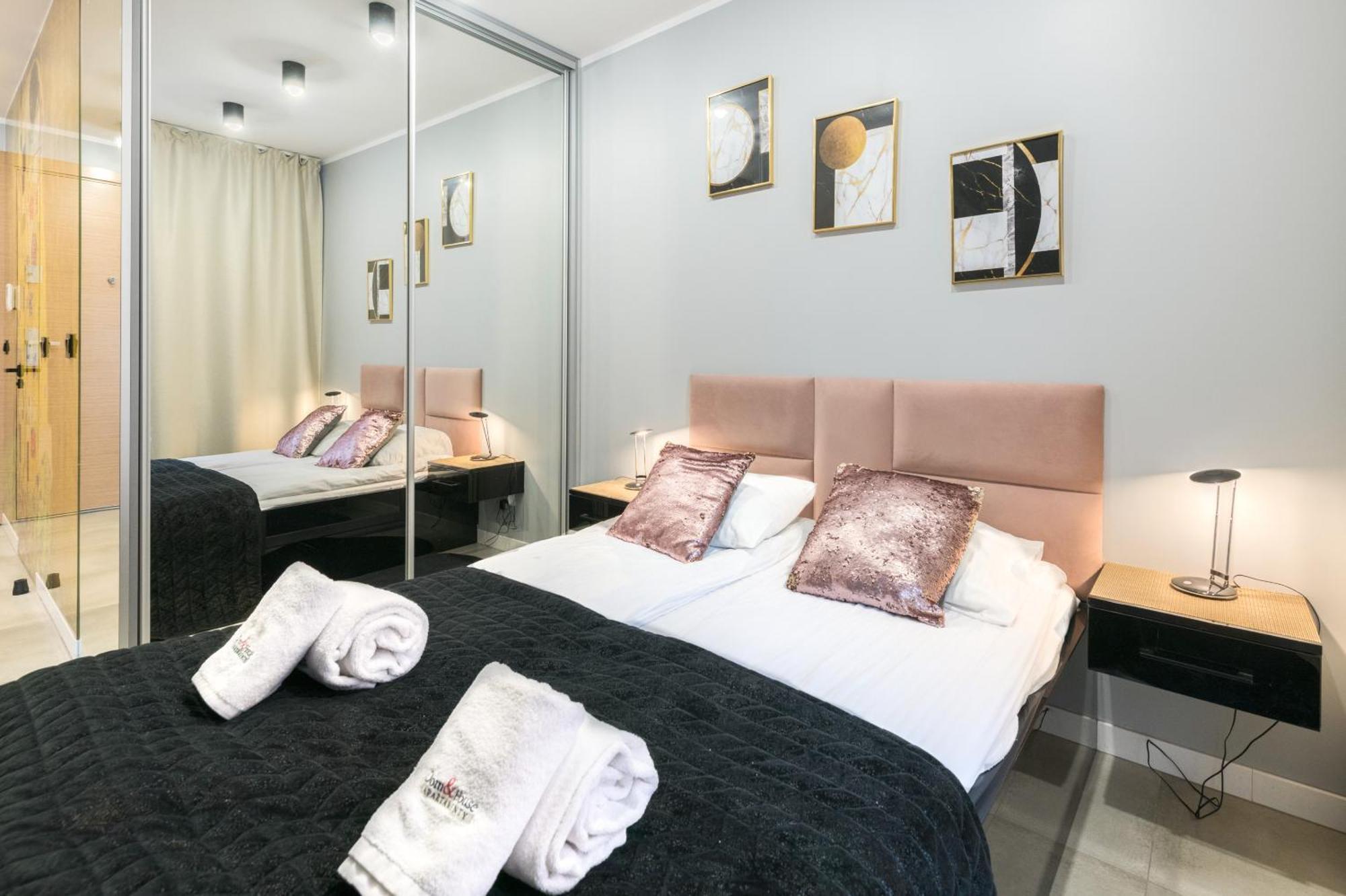 Dom & House - Apartments Waterlane Island กดัญสก์ ภายนอก รูปภาพ